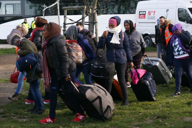 Απομακρύνονται και οι τελευταίοι από τη «ζούγκλα» του Καλαί