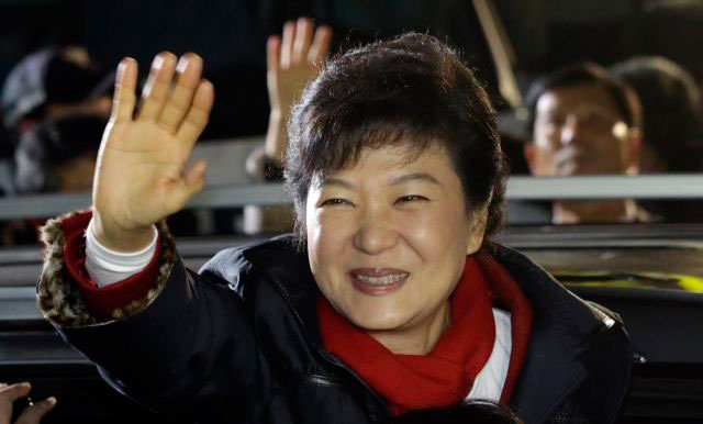 Νότια Κορέα: Η πρόεδρος Παρκ Γιουν-Χε στον εισαγγελέα
