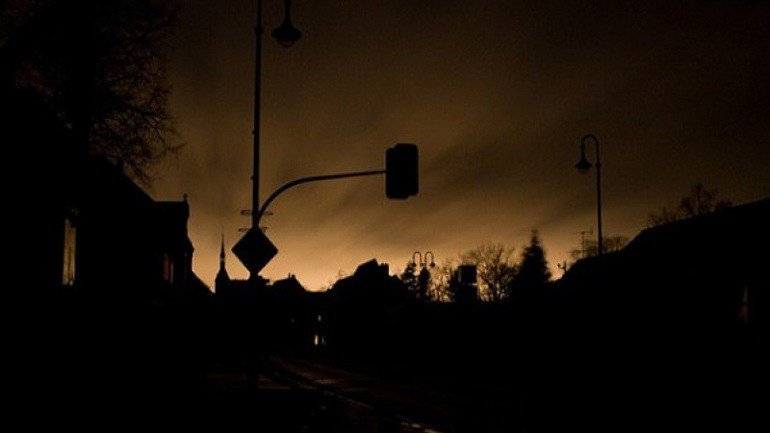 Διακοπές ρεύματος σε χιλιάδες σπίτια στη βόρεια Γαλλία λόγω της κακοκαιρίας