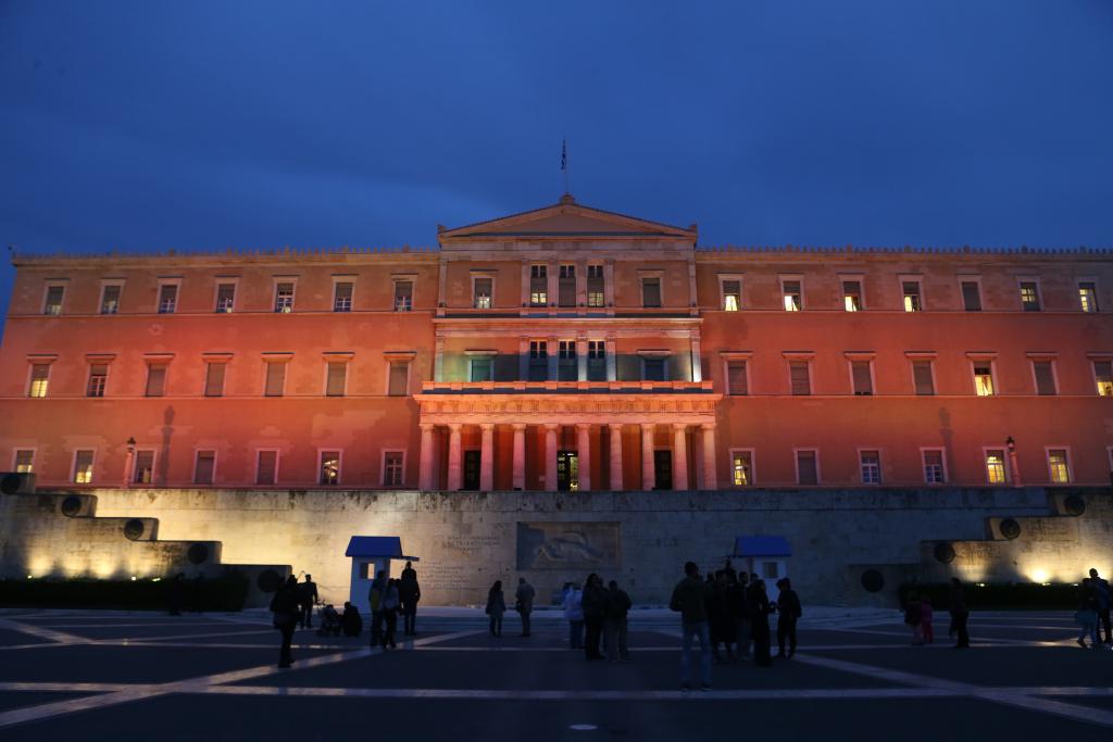 Στα πορτοκαλί η Βουλή για την Παγκόσμια Ημέρα Εξάλειψης της Βίας κατά των γυναικών