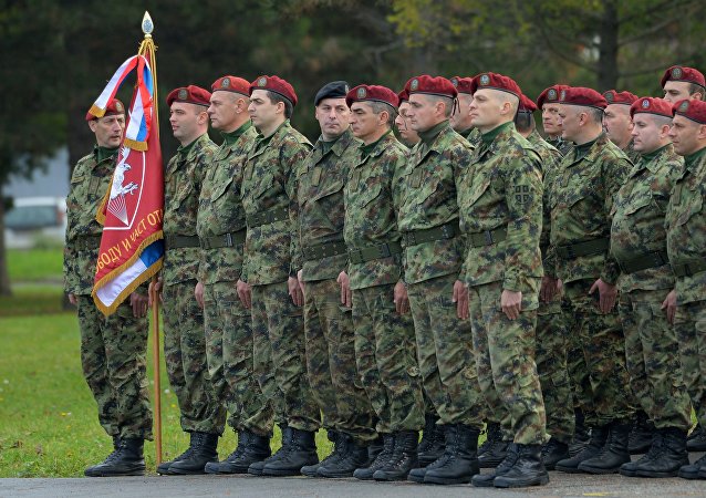 Για πρώτη φορά στα χρονικά διαδήλωση σέρβων στρατιωτών στο Βελιγράδι