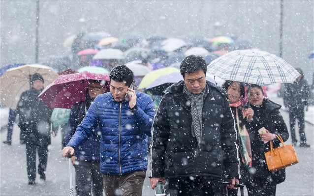 Κίνα: 5.000 επιβάτες εγκλωβίστηκαν λόγω χιονοθύελλας στο αεροδρόμιο Ουρούμκι