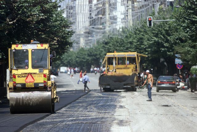 Εκτεταμένες ασφαλτοστρώσεις σε κεντρικούς και μη δρόμους στον Πειραιά