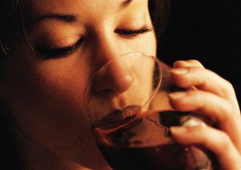 Γιατί πίνουμε περισσότερο σε περιόδους έντονου στρες