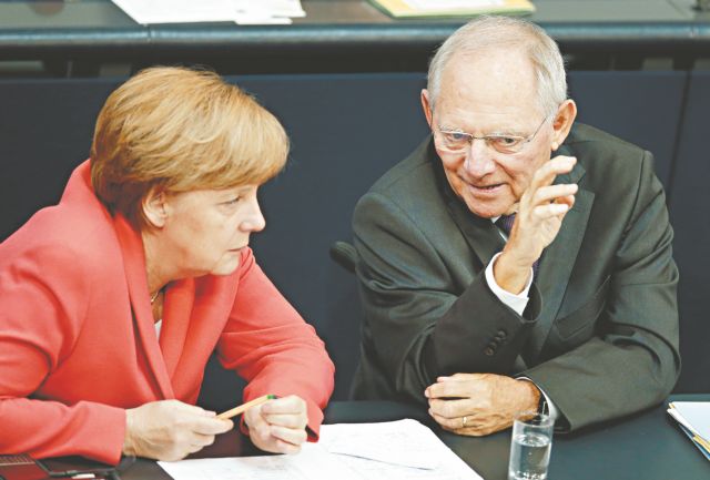 Handelsblatt: Ανησυχία στο Βερολίνο για νέα κρίση του ευρώ