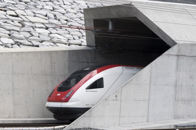 Κίνα: Σε λειτουργία μια από τις μεγαλύτερες σιδηροδρομικές γραμμές υψηλής ταχύτητας