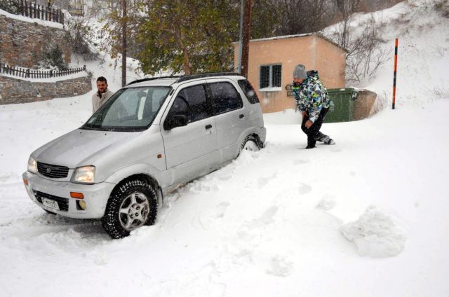 Με αλυσίδες η κίνηση των οχημάτων στην ορεινή Χαλκιδική