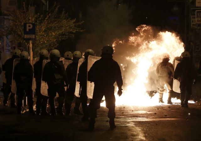 Επίθεση με μολότοφ κατά διμοιρίας των ΜΑΤ στα Εξάρχεια