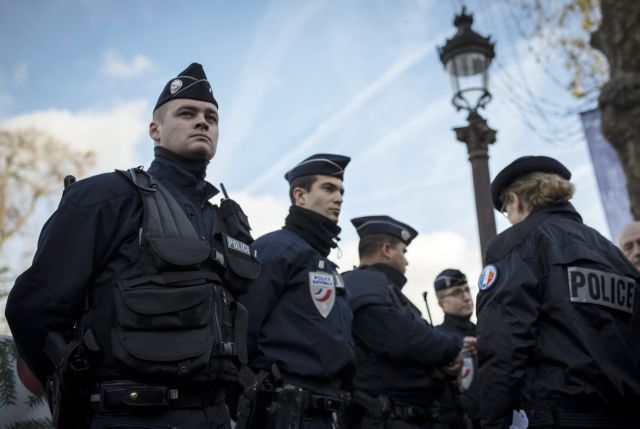 Γαλλία: Στους δρόμους 3.000 στρατιωτικοί και αστυνόμοι την περίοδο των γιορτών