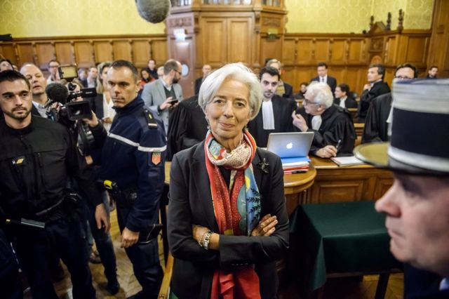 Στο εδώλιο από χθες η πανίσχυρη επικεφαλής του ΔΝΤ