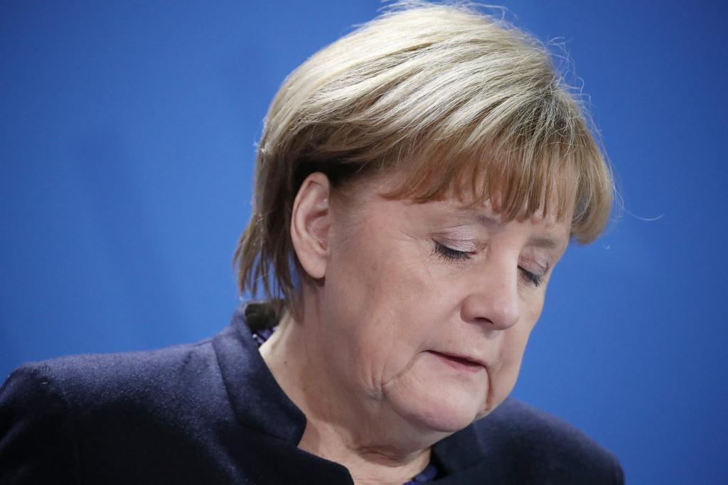 Μέρκελ: «Δυσβάστακτο για τους Γερμανούς που βοηθούν πρόσφυγες»