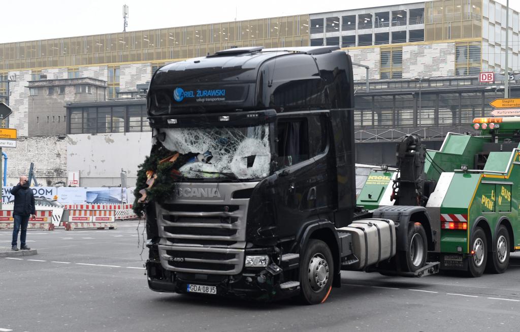 Το Ισλαμικό Κράτος ανέλαβε την ευθύνη για την επίθεση με το φορτηγό στο Βερολίνο