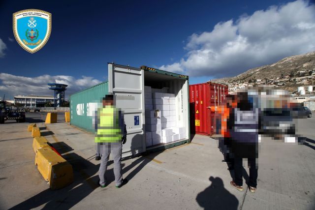 Μεγάλη ποσότητα λαθραίων τσιγάρων σε κοντέινερ στο λιμάνι του Πειραιά