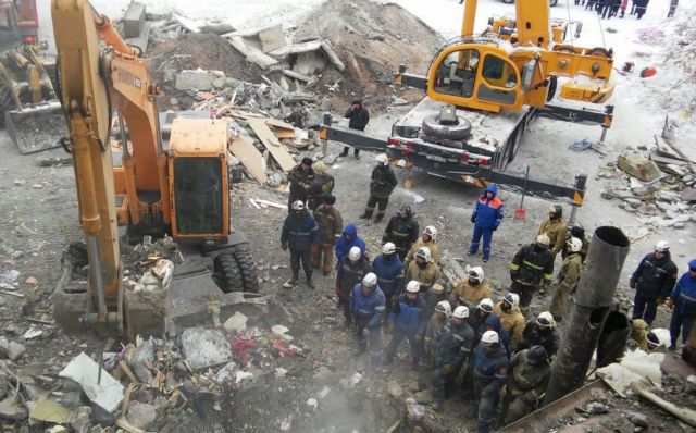 Καζακστάν: Εννέα πτώματα ανασύρθηκαν από πολυκατοικία που κατέρρευσε