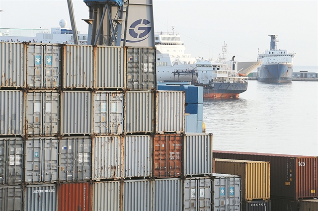 Γιατί πλημμύρισε ο Πειραιάς από «άδεια» containers