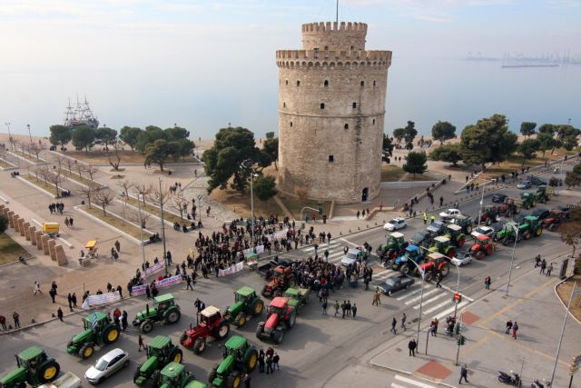 Με τρακτέρ στη Θεσσαλονίκη οι αγρότες, θα κλείσουν τώρα και τα Τέμπη