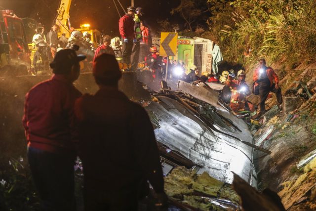 Δεκάδες νεκροί από ανατροπή λεωφορείου στην Ταϊβάν