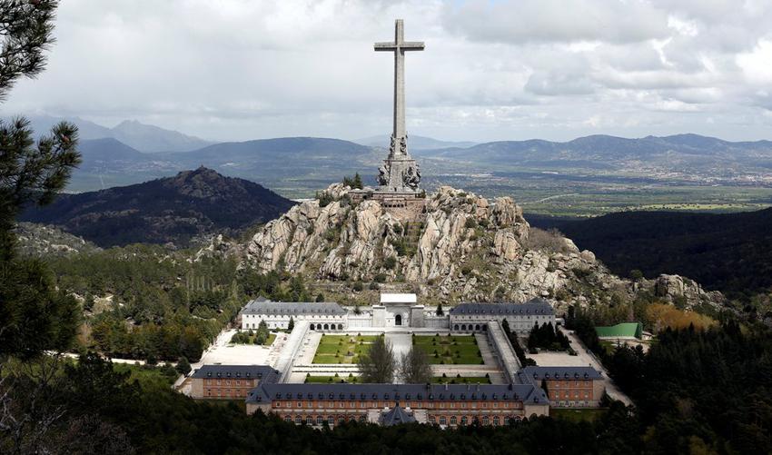 Ισπανία: Το Ανώτατο Δικαστήριο απέρριψε το αίτημα για την απομάκρυνση των λειψάνων του Φράνκο