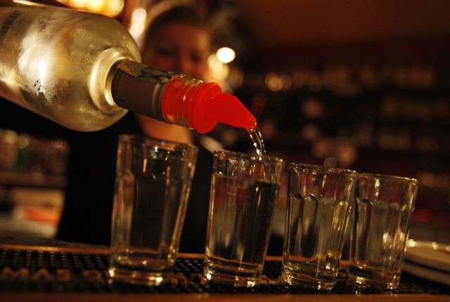 Μεθυσμένοι αλλά «στην τσίτα» όσοι πίνουν αλκοόλ με ενεργειακό ρόφημα