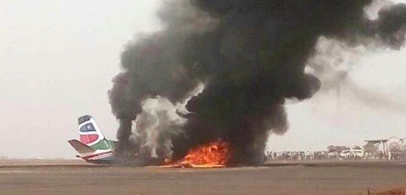 Ολοι ζωντανοί σε συντριβή επιβατικού αεροσκάφους που τυλίχτηκε στις φλόγες