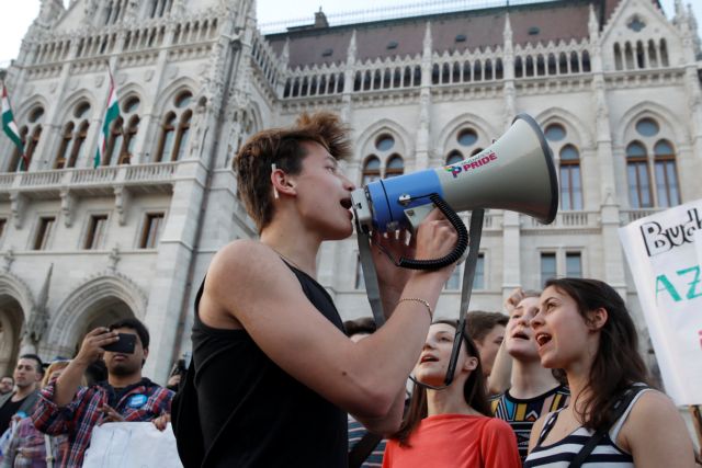 Διώχνουν άρον άρον το πανεπιστήμιο του Σόρος