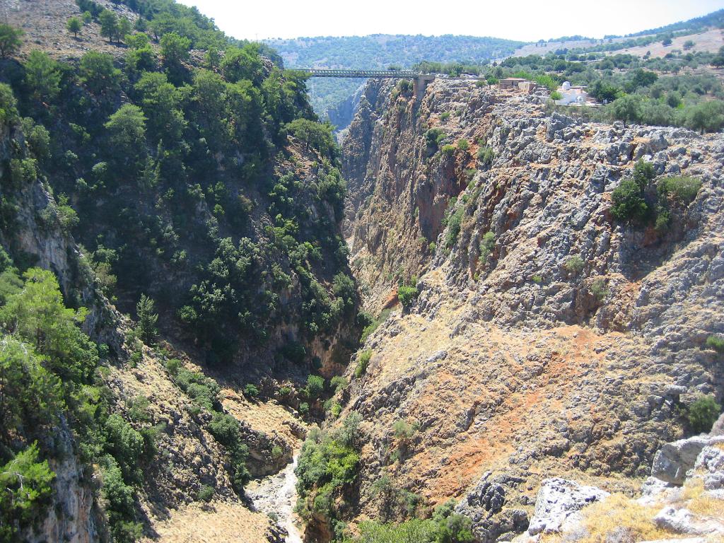 Επιχείρηση διάσωσης τουρίστριας στο φαράγγι της Αράδαινας