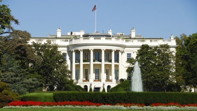 Washington Post: Αγγίζει τον Λευκό Οίκο η έρευνα για τις σχέσεις με Ρωσία