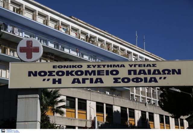 Σε σοβαρή κατάσταση εξάχρονο κορίτσι που καταπλακώθηκε από πόρτα