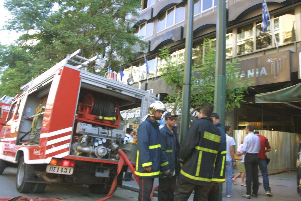 Ηλικιωμένος εντοπίστηκε χωρίς τις αισθήσεις του από πυροσβέστες σε διαμέρισμα στην Αθήνα