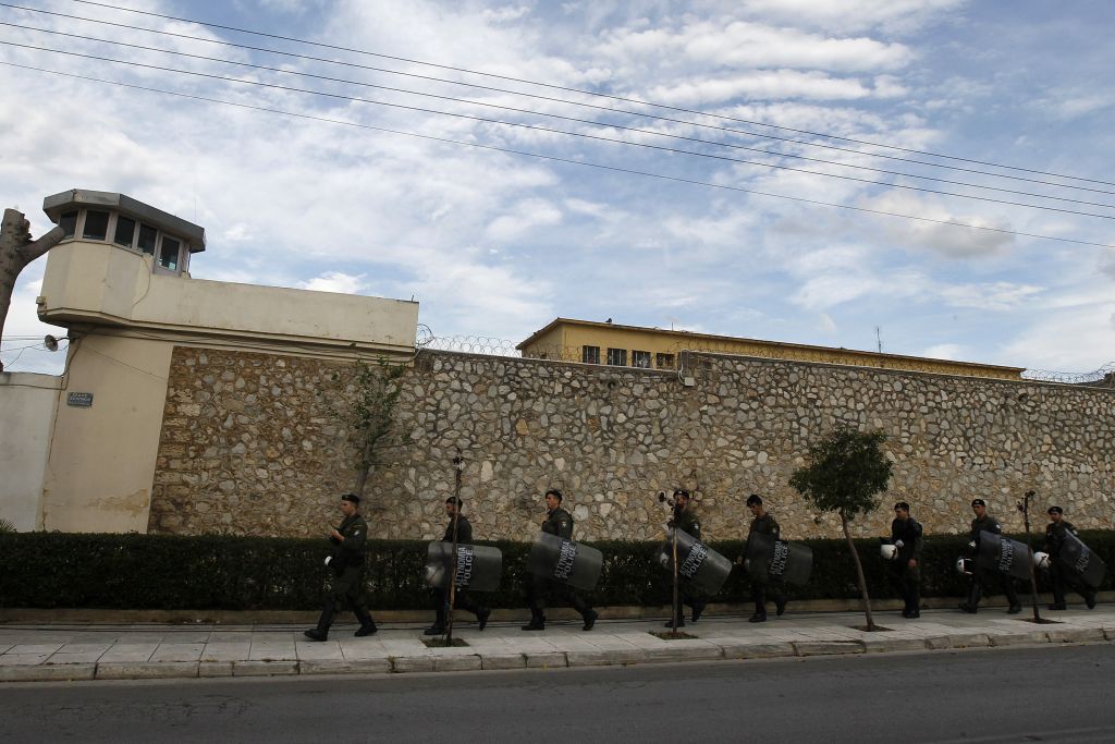 Κατεδαφίζεται ο εξωτερικός τοίχος των γυναικείων ϕυλακών Κορυδαλλού