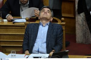 Η κυβέρνηση ασθενεί…