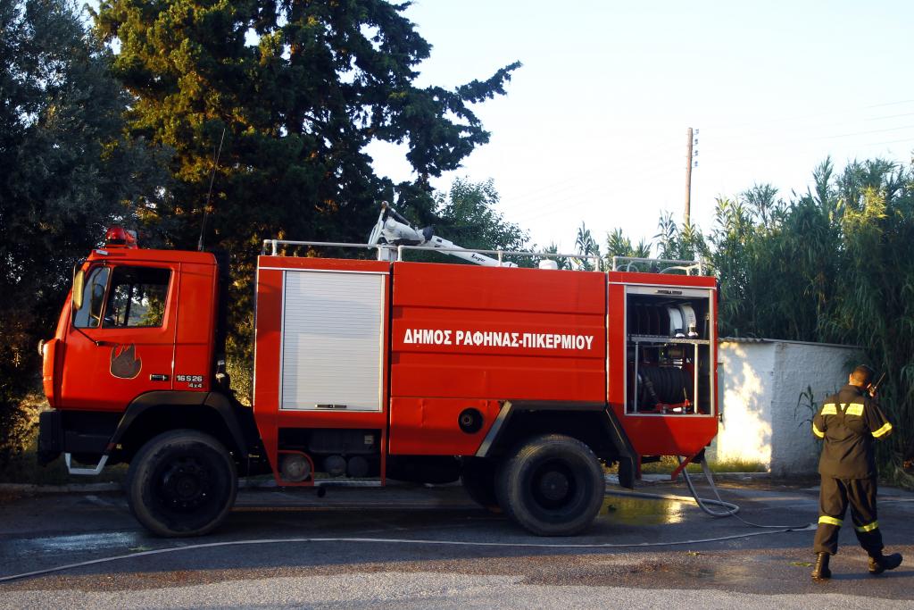 Πυρκαγιά στο Καρπενήσι, σε ύφεση τα μέτωπα σε Πικέρμι, Κάρυστο