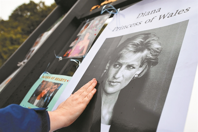 «Επτά δραματικές ημέρες» για τα 22 χρόνια από τον θάνατο της πριγκίπισσας Νταϊάνας