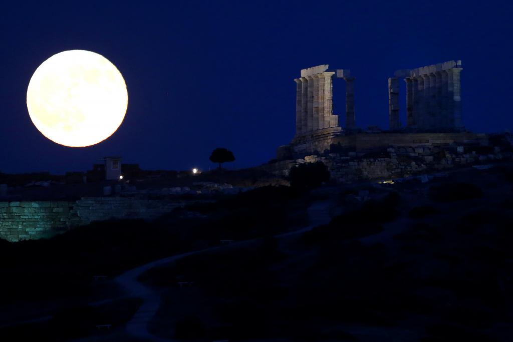 Και πανσέληνος και μερική έκλειψη Σελήνης τη Δευτέρα