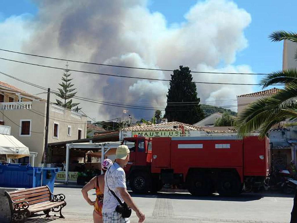 Βελτιώνεται η εικόνα στο πύρινο μέτωπο των Σπετσών