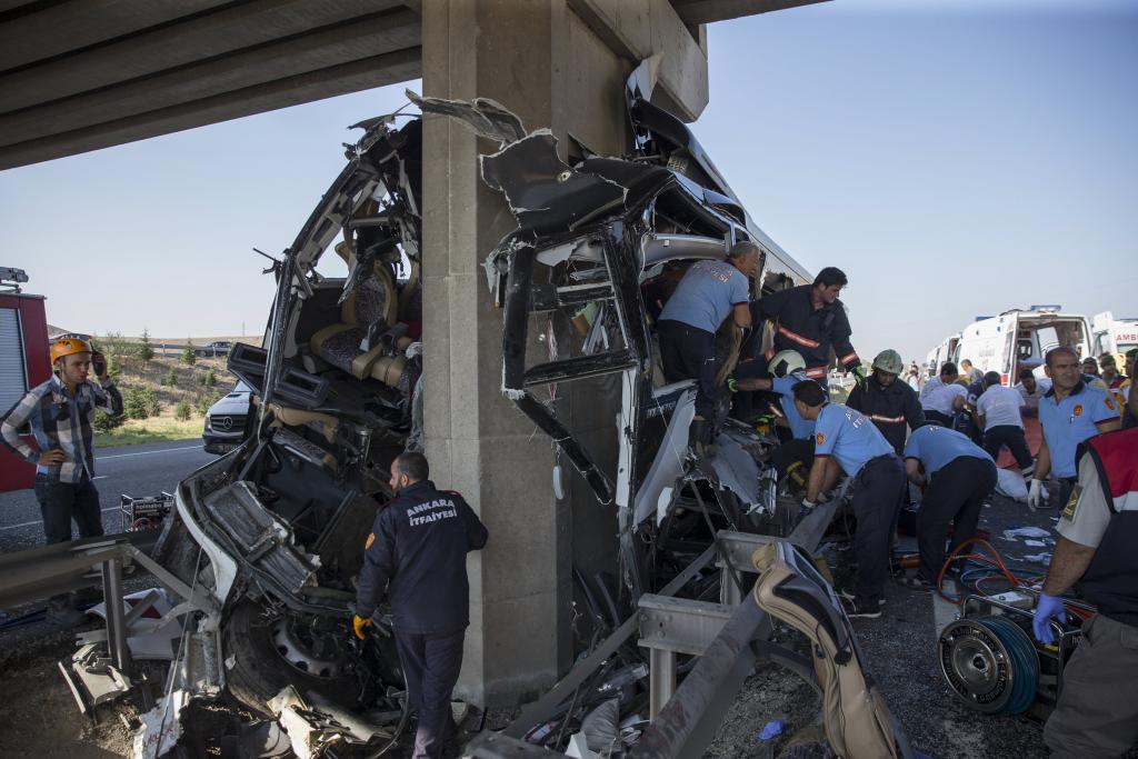 Τουρκία: Πέντε νεκροί από πρόσκρουση υπεραστικού λεωφορείου σε κιγκλίδωμα γέφυρας