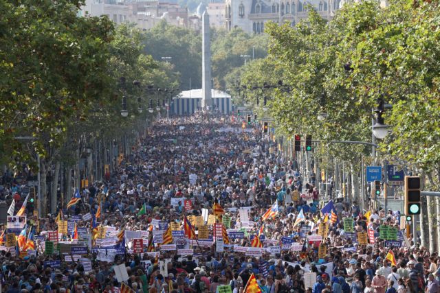 Ενωμένοι κατά της τρομοκρατίας: 100.000 στους δρόμους της Βαρκελώνης