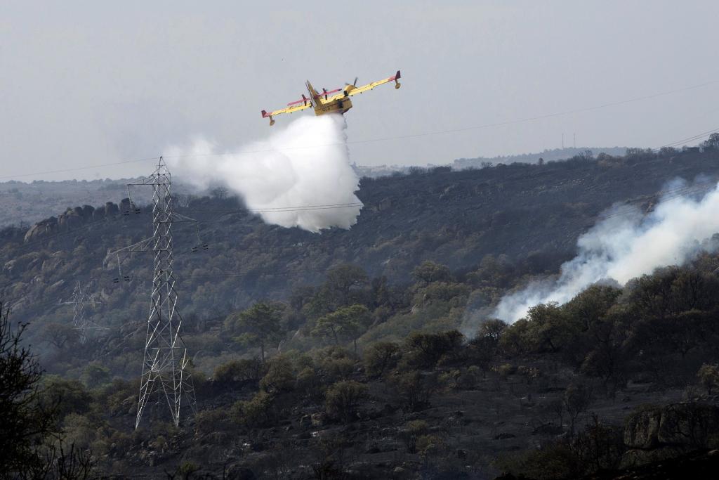 Σε κλοιό πυρκαγιών η κεντρική και νότια Ιταλία