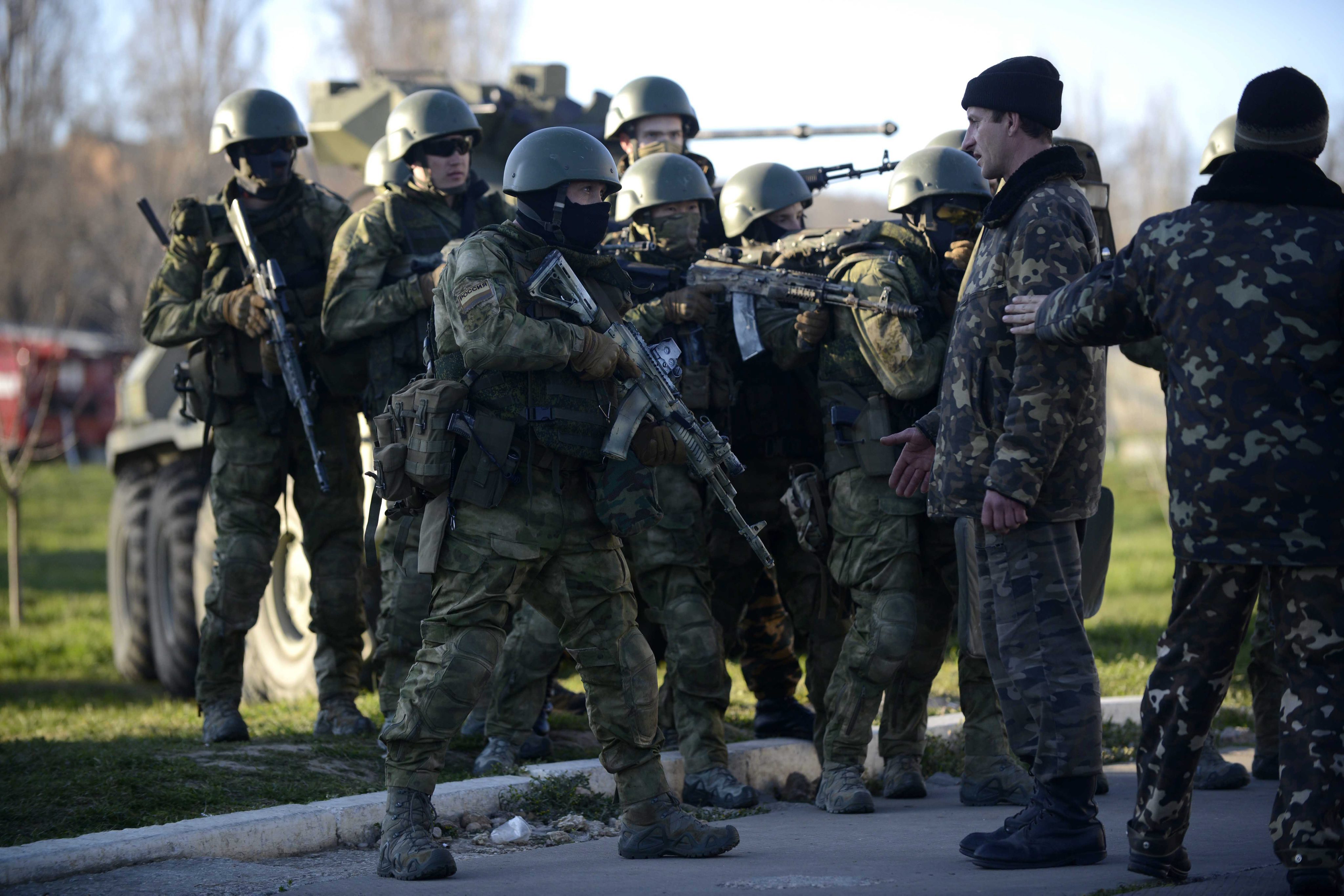 Российские войска в крыму 2014. Войска в Крыму 2014. Солдаты в Крыму 2014.