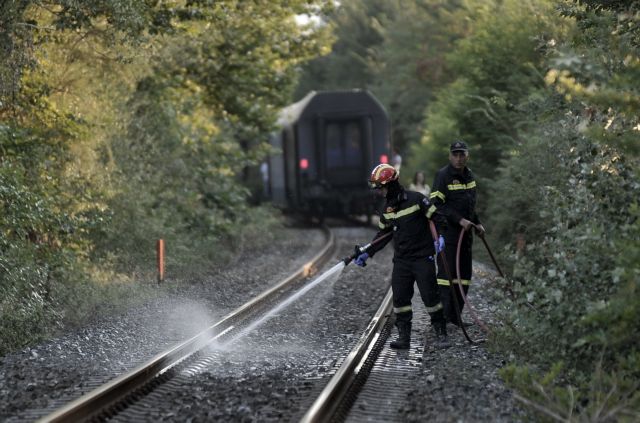 Τραυματισμένος ο οδηγός ΙΧ που έπεσε πάνω σε τρένο στη Βέροια