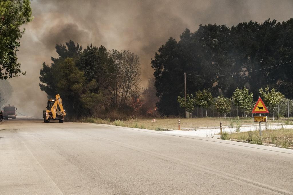 Υπό μερικό έλεγχο η πυρκαγιά στη Ρόδο