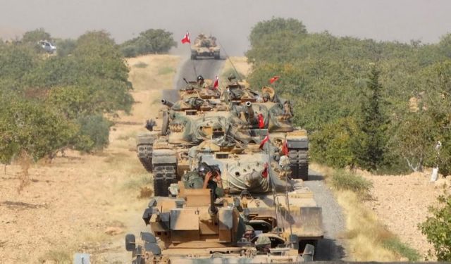 Η Τουρκία ενισχύει τις δυνάμεις της στα σύνορα με τη Συρία