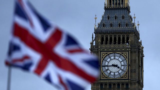 Ο Moody’s υποβάθμισε τη Βρετανία υπό την πίεση του Brexit