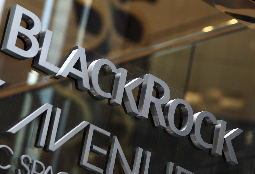 Για την BlackRock, η Ελλάδα ανακάμπτει