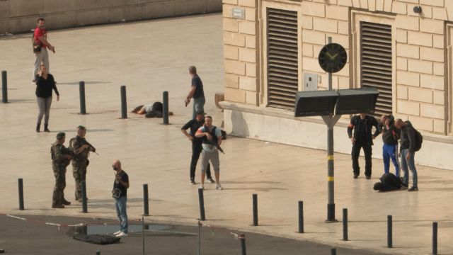 «Την άρπαξε από τον λαιμό φωνάζοντας “Αλλάχ Ακμπάρ”»