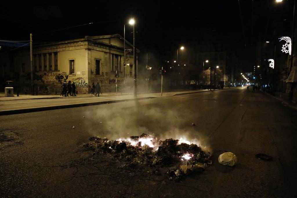 Ανοιξαν οι πύλες του Πολυτεχνείου μετά την κατάληψη