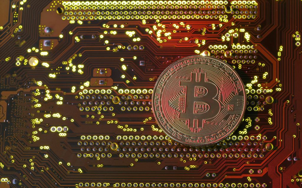 ΗΠΑ: Ξεπέρασε τα 10.000 δολάρια η τιμή του bitcoin