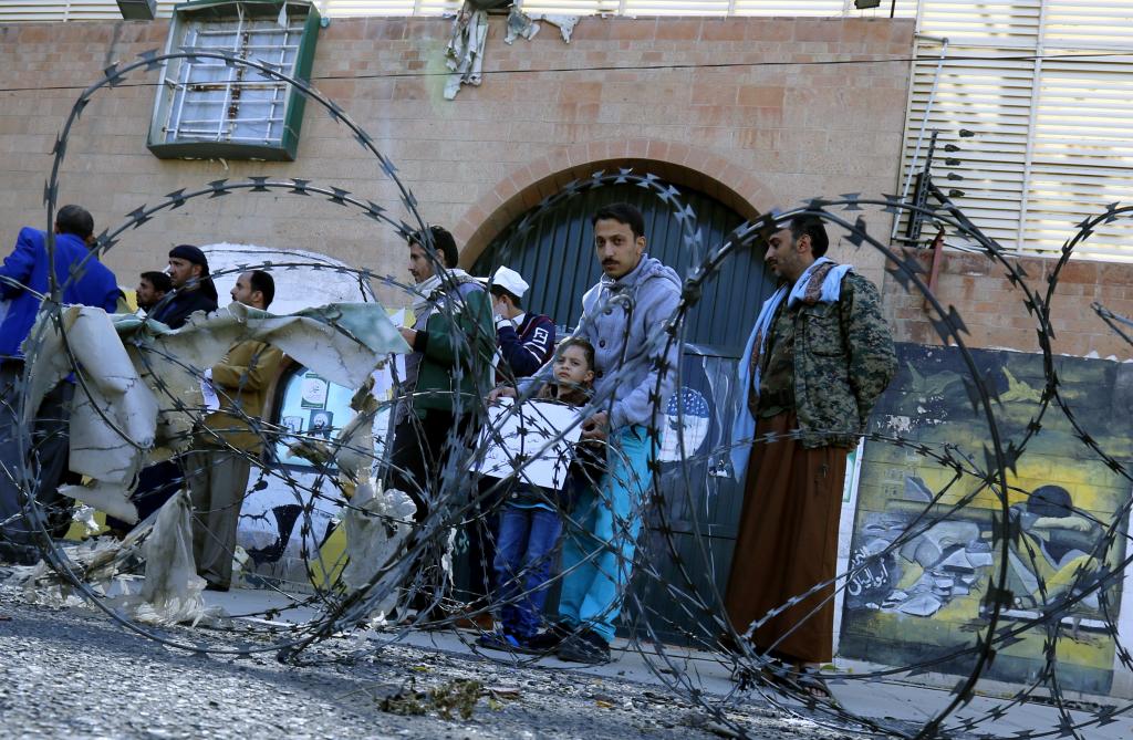 Η Μέι καλεί την Σ. Αραβία να χαλαρώσει το εμπάργκο στην Υεμένη