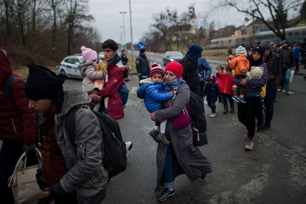 Στις μισές οι αιτήσεις για χορήγηση ασύλου στην Αυστρία