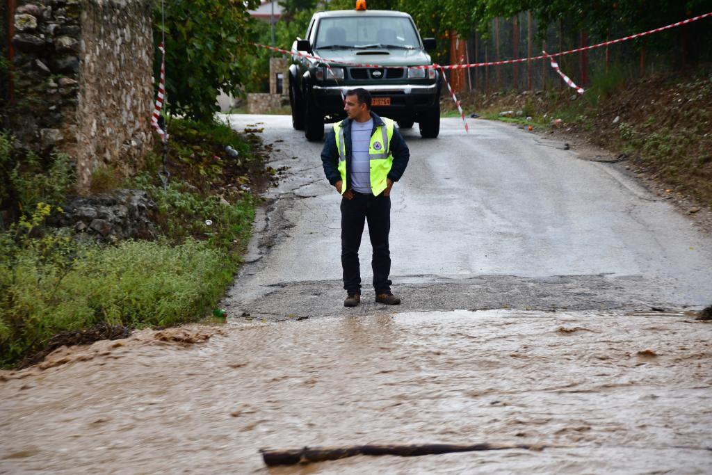 Εσωσαν γυναίκα από χείμαρρο στην Κέρκυρα